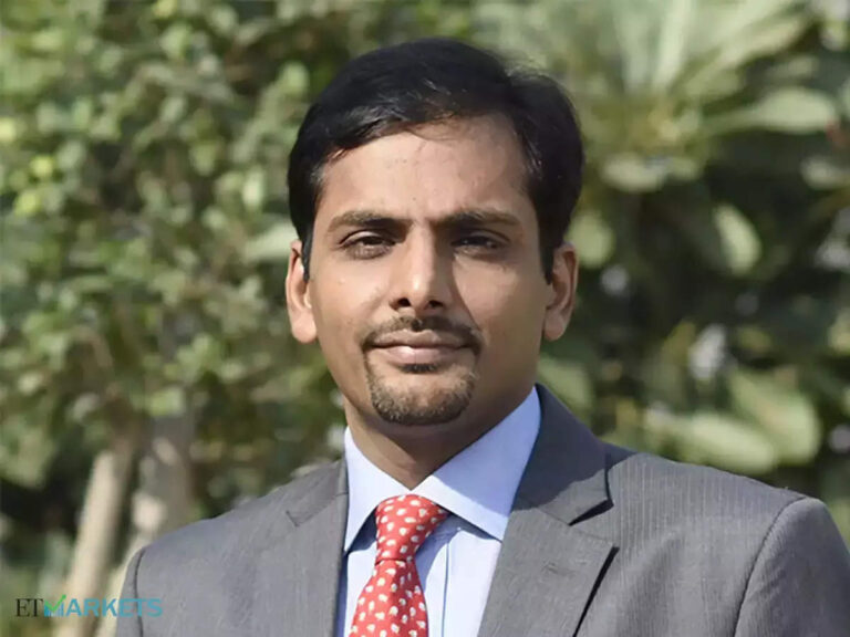why-vikas-khemani-would-take-hindenburg-charge-against-sebi-chair-with-a-pinch-of-salt